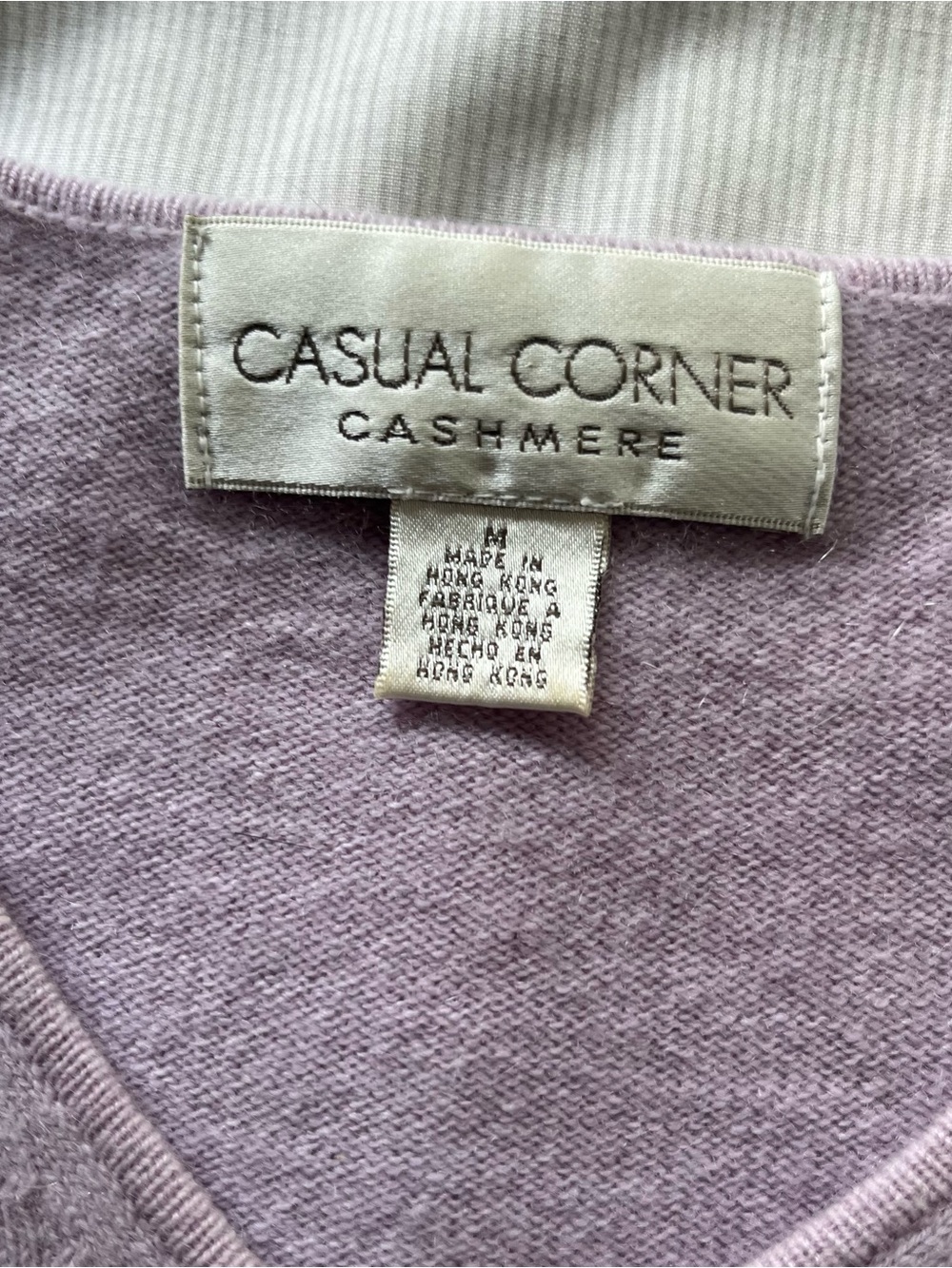 Casual Corner Lavender V-Neck Women's Cashmere Sweater - Picture 2 of 4